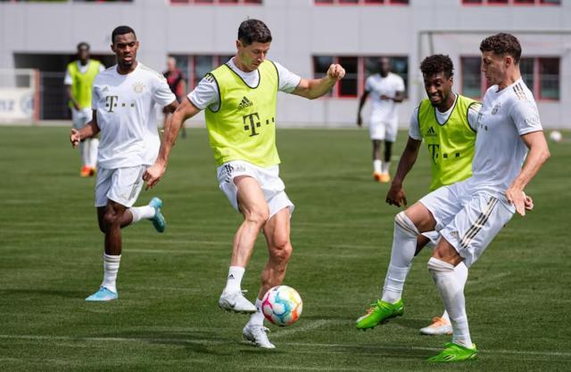 8868体育-德利赫特“助攻”！拜仁放行莱万，格纳布里续约留队