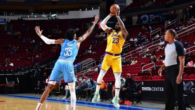 8868体育直播平台-詹姆斯真的练出了投篮 三分比肩雷·阿伦正创历史