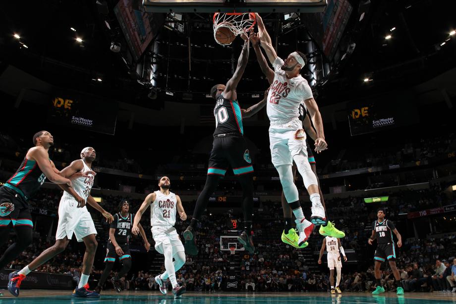 莫布利24+6施罗德22+11 骑士客场逆转灰熊